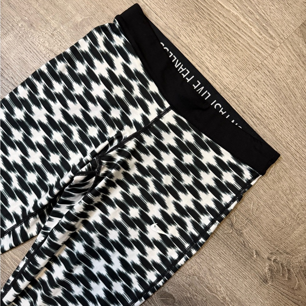 •NIKE• LEGGINGS - Picture 3 of 6